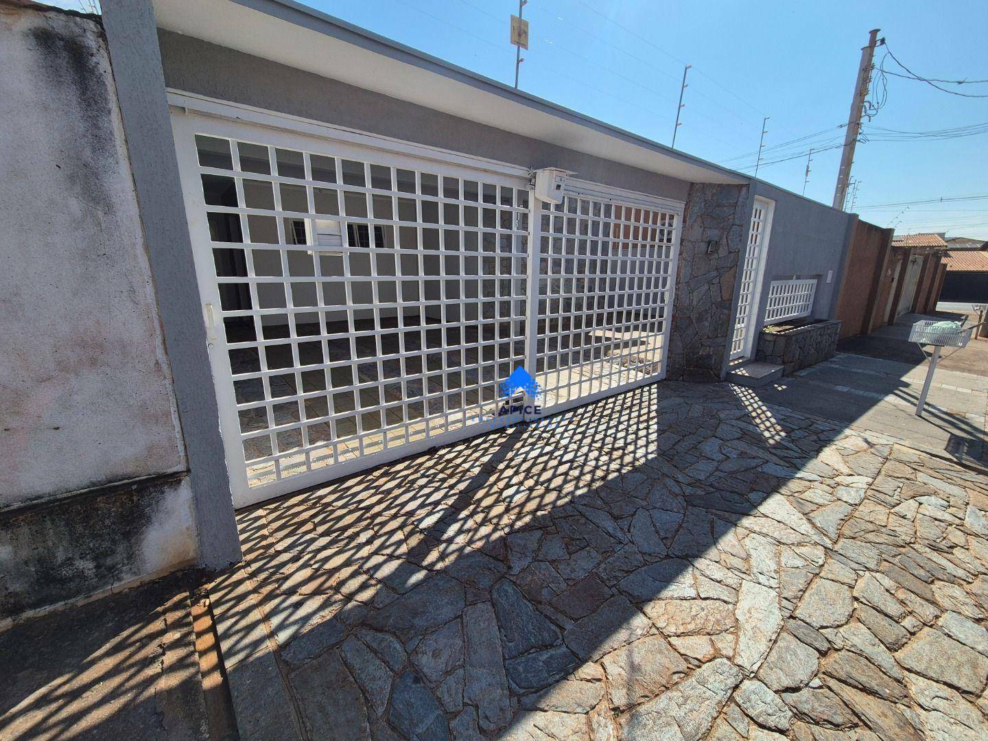 Casa para alugar com 3 quartos, 242M2 - Foto 2