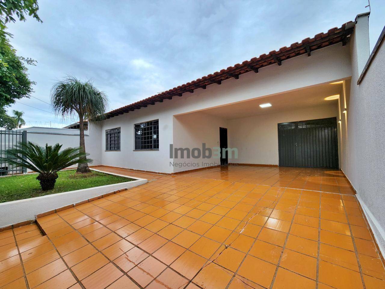 Casa para alugar com 3 quartos, 191m² - Foto 1