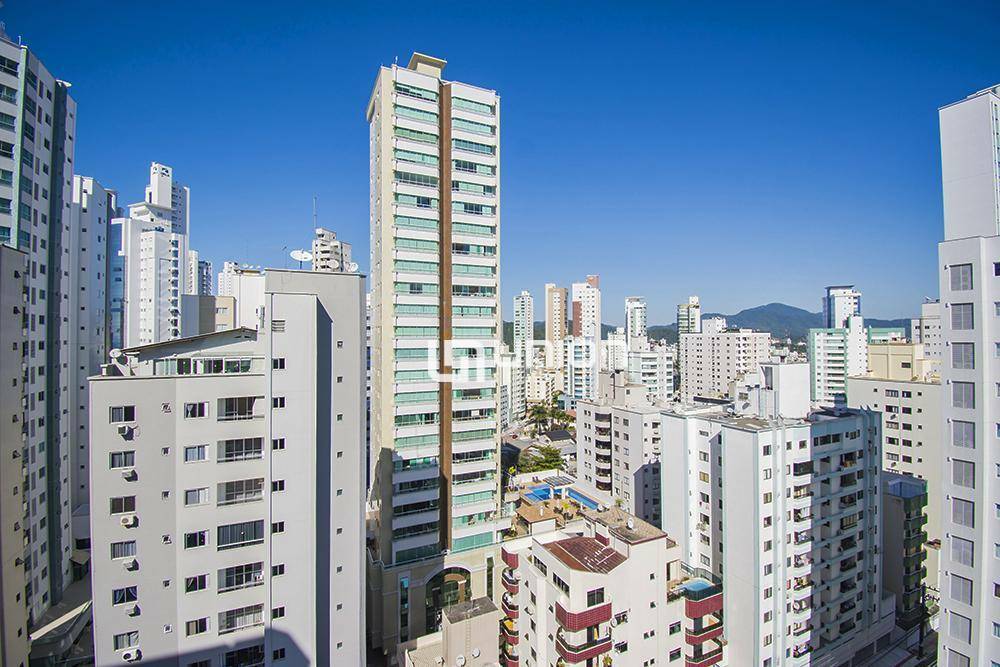 Apartamento à venda com 4 quartos, 200m² - Foto 32