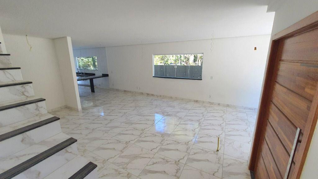 Casa à venda com 4 quartos, 212m² - Foto 2