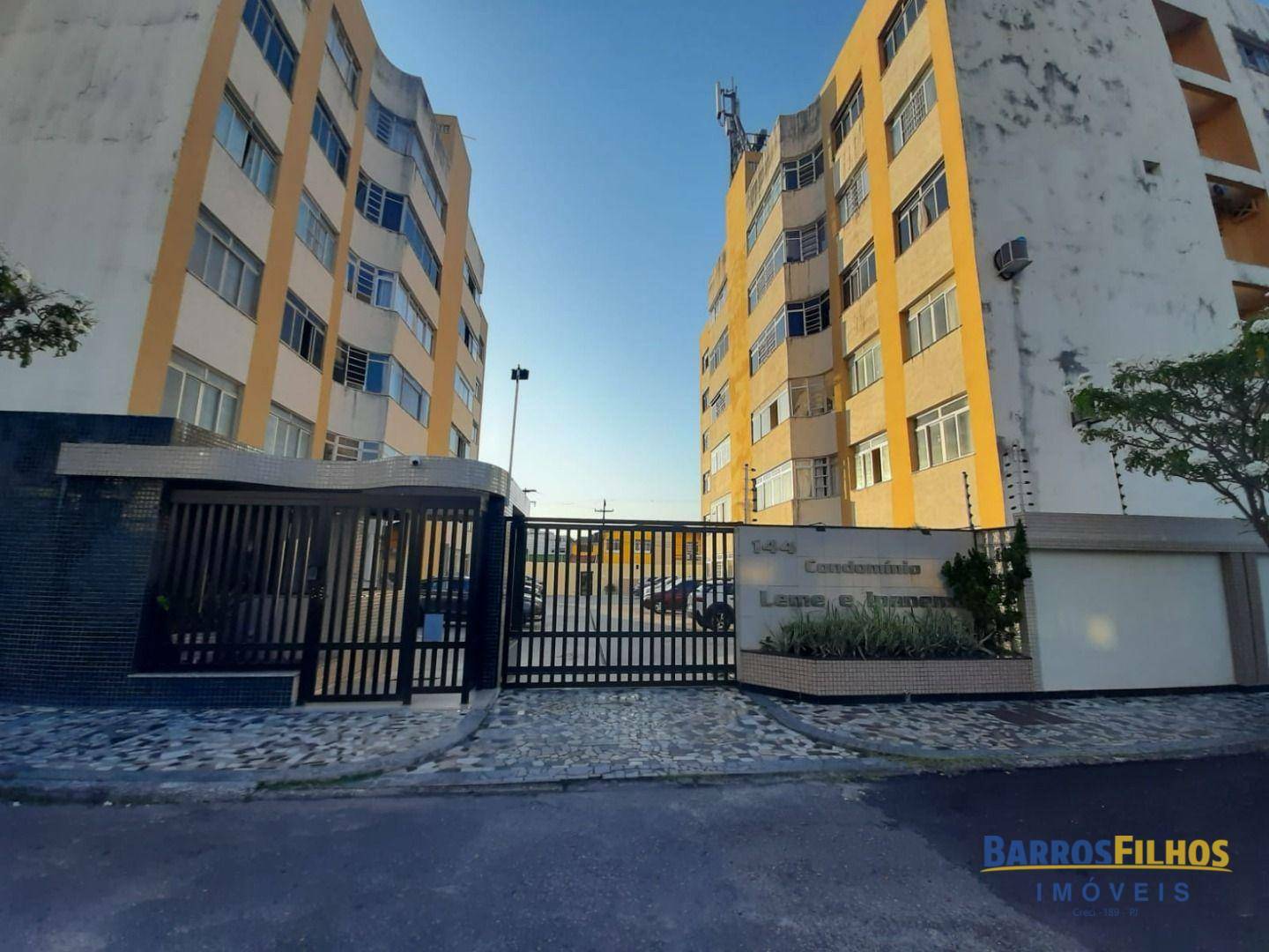 Apartamento à venda e aluguel com 3 quartos, 220m² - Foto 1