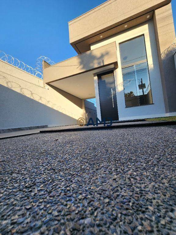 Casa à venda com 3 quartos, 121m² - Foto 2
