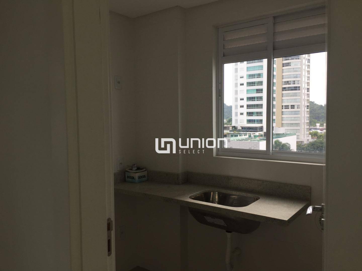 Apartamento à venda com 4 quartos, 154m² - Foto 9