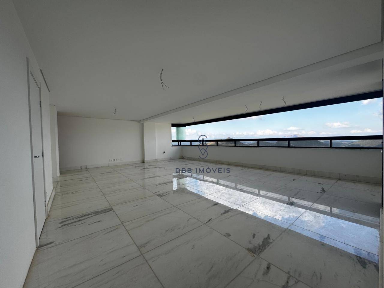 Apartamento à venda com 4 quartos, 190m² - Foto 1