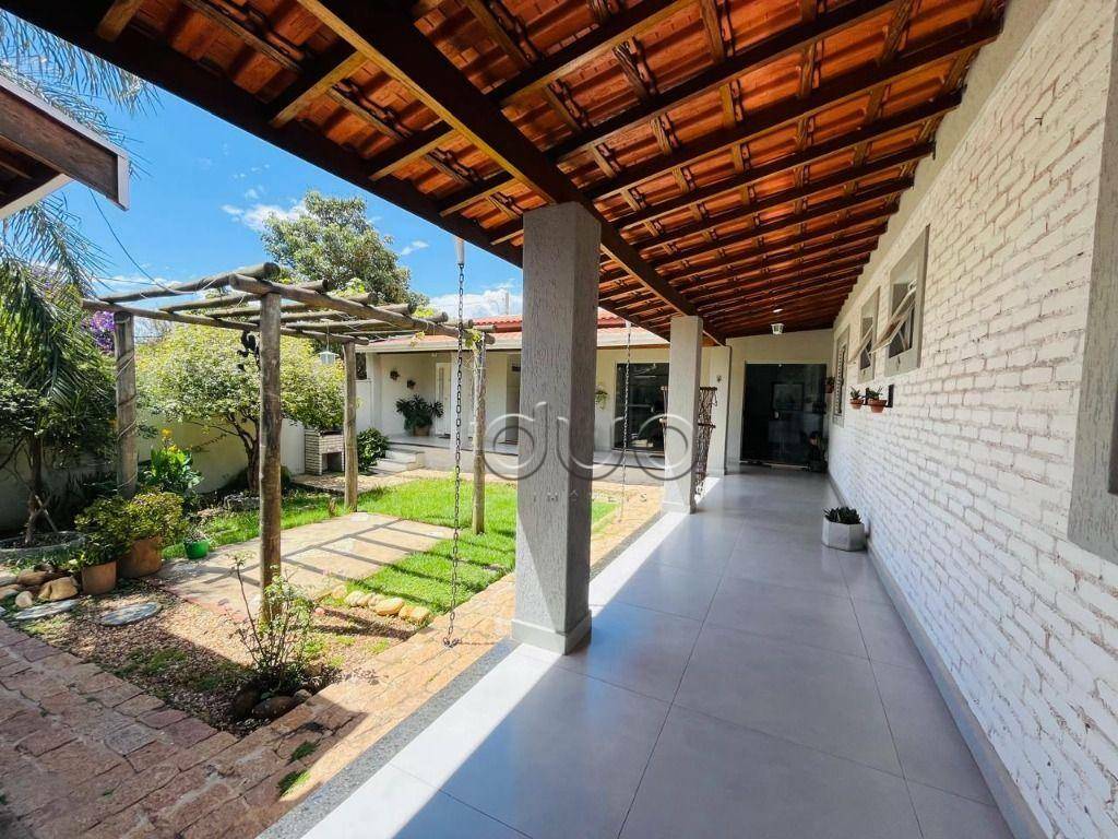 Casa à venda com 4 quartos, 220m² - Foto 4