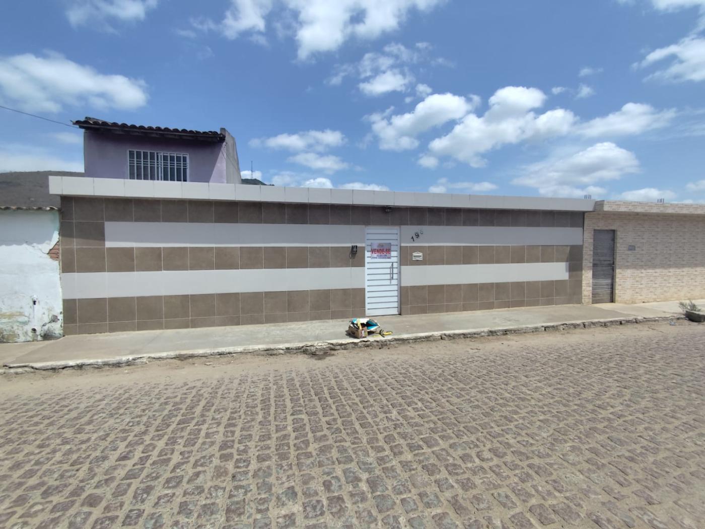 Casa à venda com 3 quartos, 336m² - Foto 2