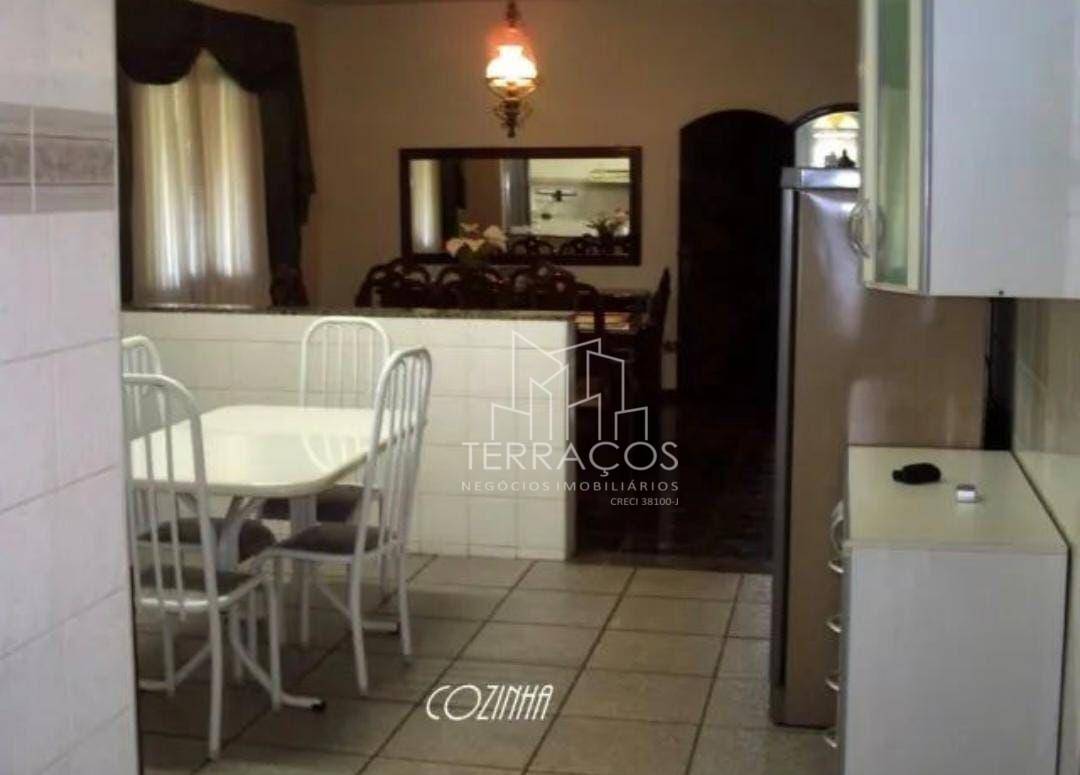 Chácara à venda com 4 quartos, 300m² - Foto 9