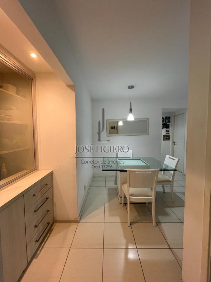 Apartamento à venda com 3 quartos, 77m² - Foto 2