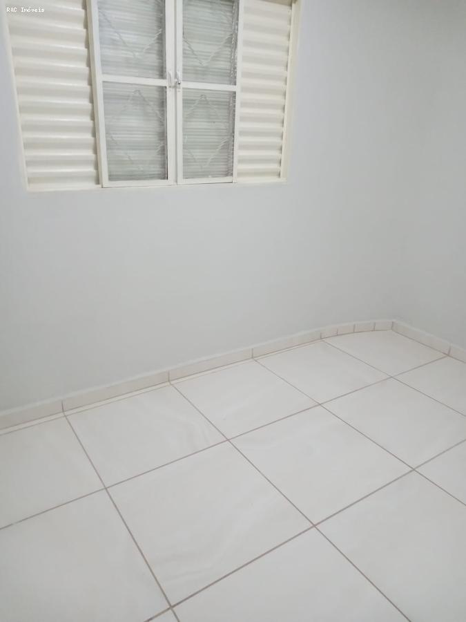 Casa para alugar com 2 quartos, 250m² - Foto 11