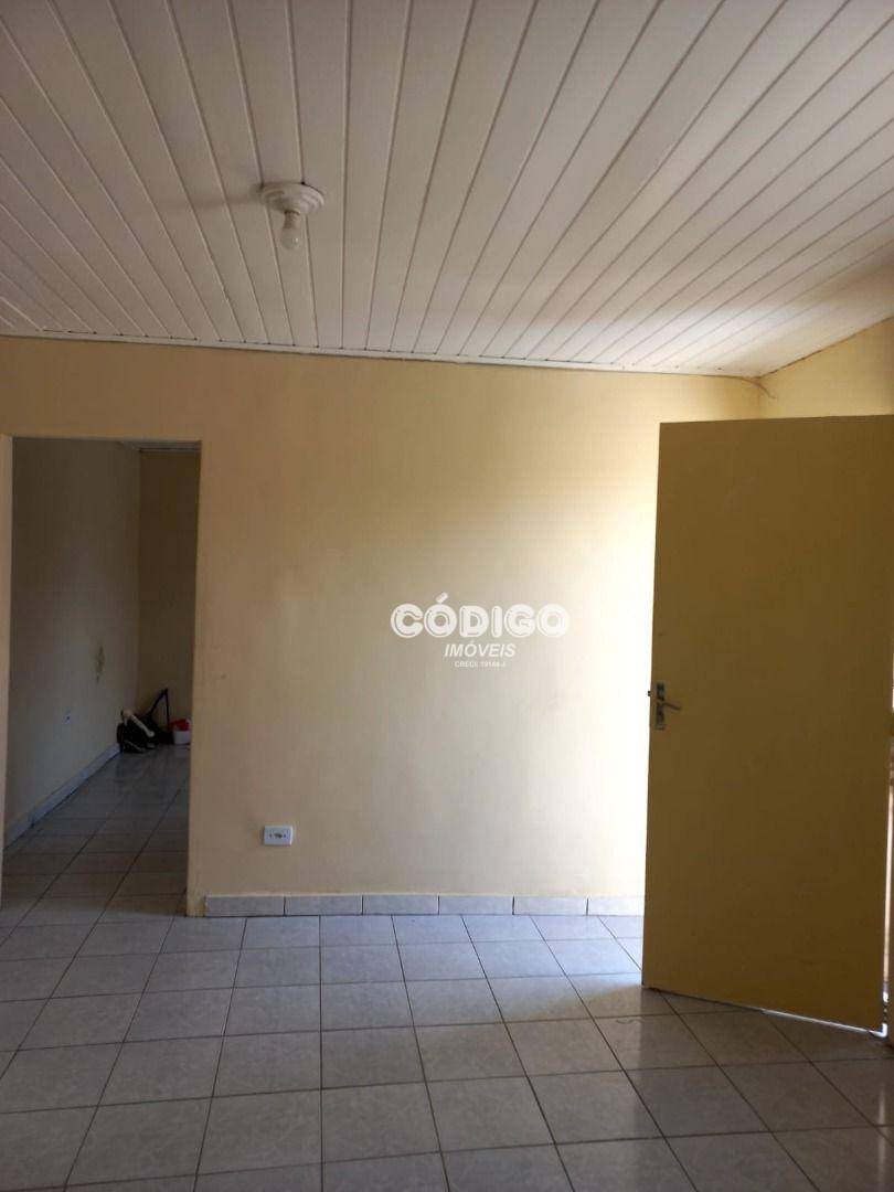 Casa para alugar com 1 quarto, 50m² - Foto 2