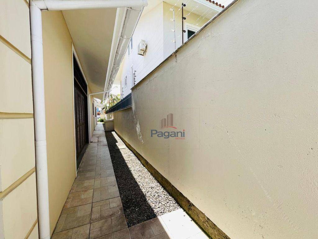 Casa, 4 quartos, 259 m² - Foto 47