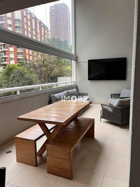 Apartamento à venda com 4 quartos, 238m² - Foto 5