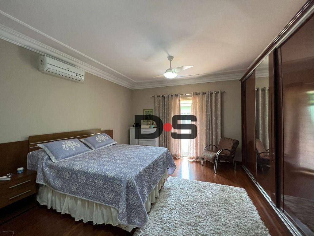 Casa à venda com 4 quartos, 300m² - Foto 7