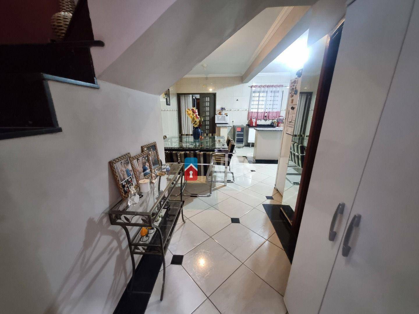 Casa à venda com 4 quartos, 135m² - Foto 3