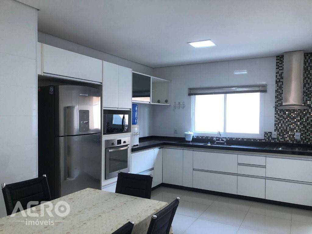 Casa de Condomínio à venda com 4 quartos, 291m² - Foto 10