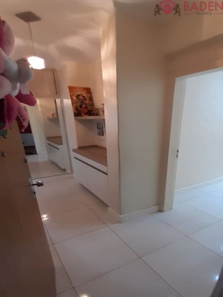 Apartamento à venda com 3 quartos, 140m² - Foto 2