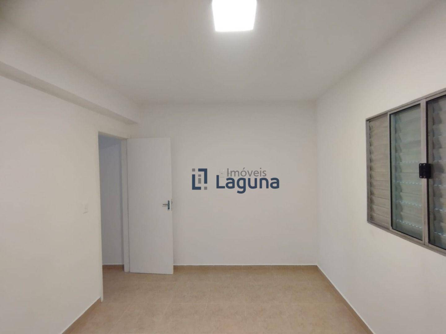 Casa para alugar com 2 quartos, 75m² - Foto 9