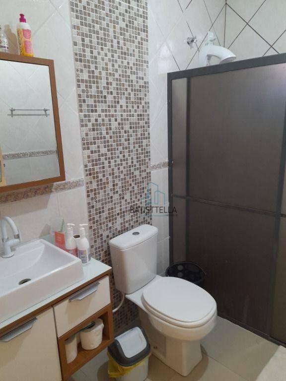 Casa à venda com 3 quartos, 170m² - Foto 2