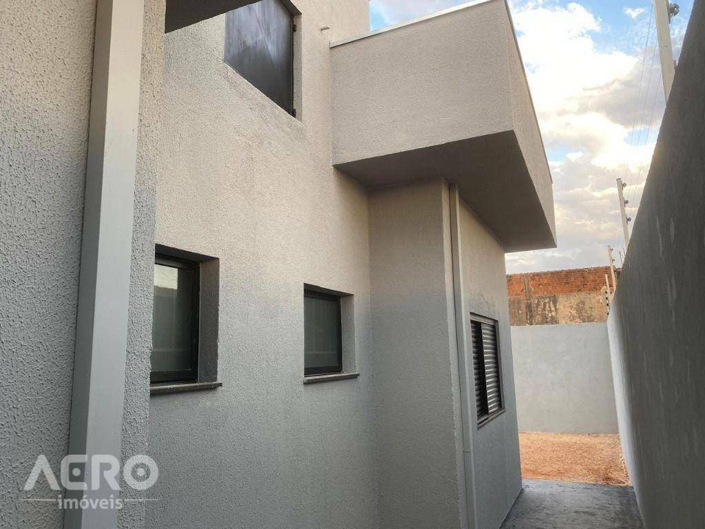 Casa à venda com 2 quartos, 70m² - Foto 5