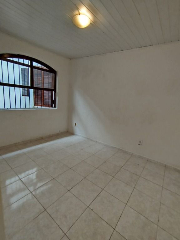 Casa para alugar com 2 quartos, 40m² - Foto 7