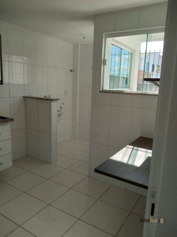 Apartamento à venda com 2 quartos, 70m² - Foto 3