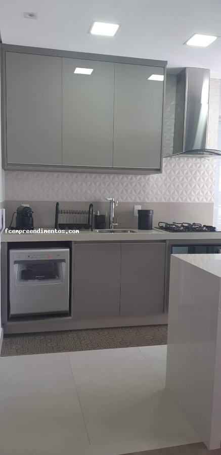 Apartamento à venda com 2 quartos, 66m² - Foto 4