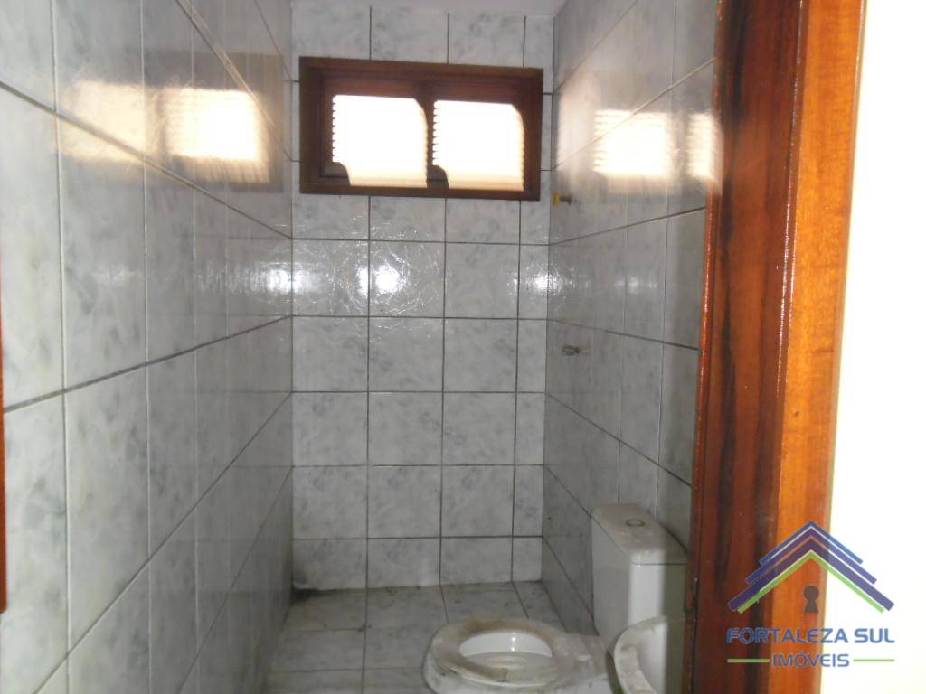 Casa à venda com 4 quartos, 240m² - Foto 12