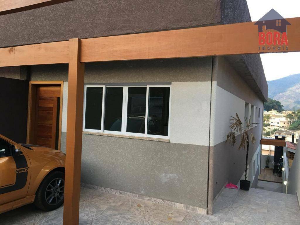 Casa à venda com 5 quartos, 250m² - Foto 1