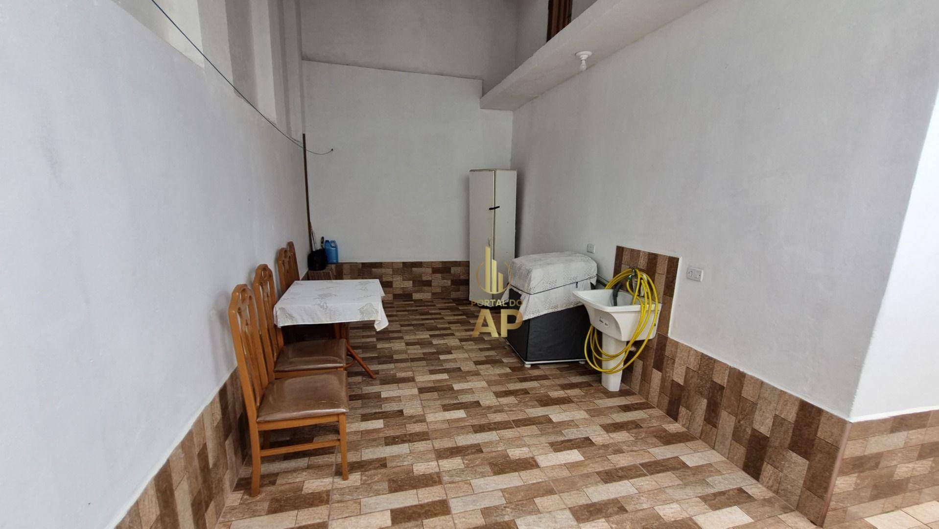 Casa à venda com 2 quartos, 195m² - Foto 4