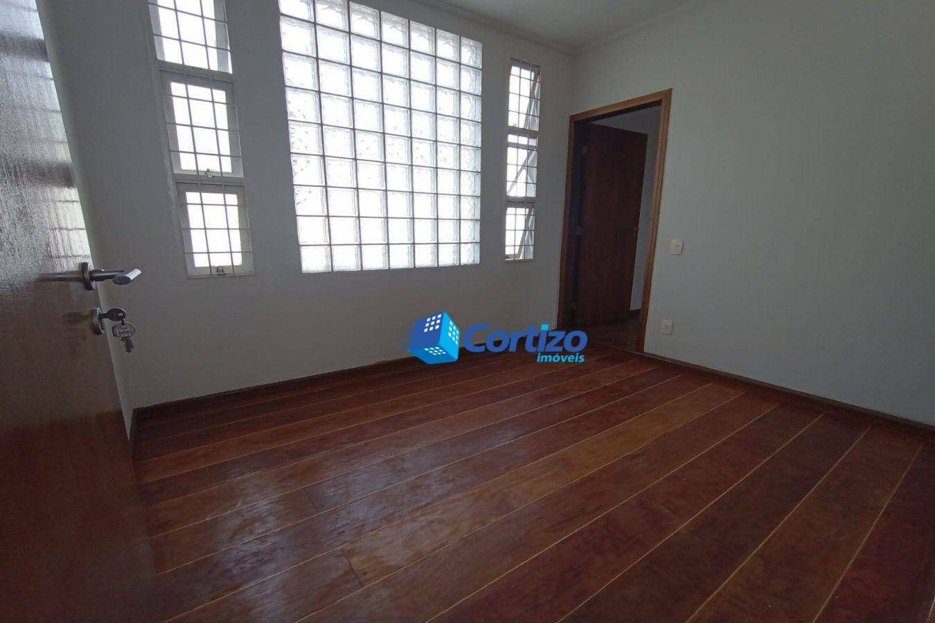 Casa para alugar com 3 quartos, 200M2 - Foto 6