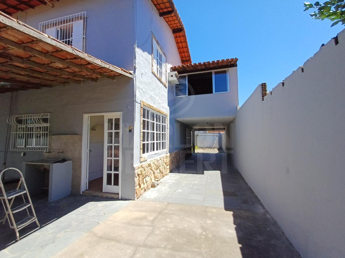 Casa à venda com 3 quartos, 240m² - Foto 4