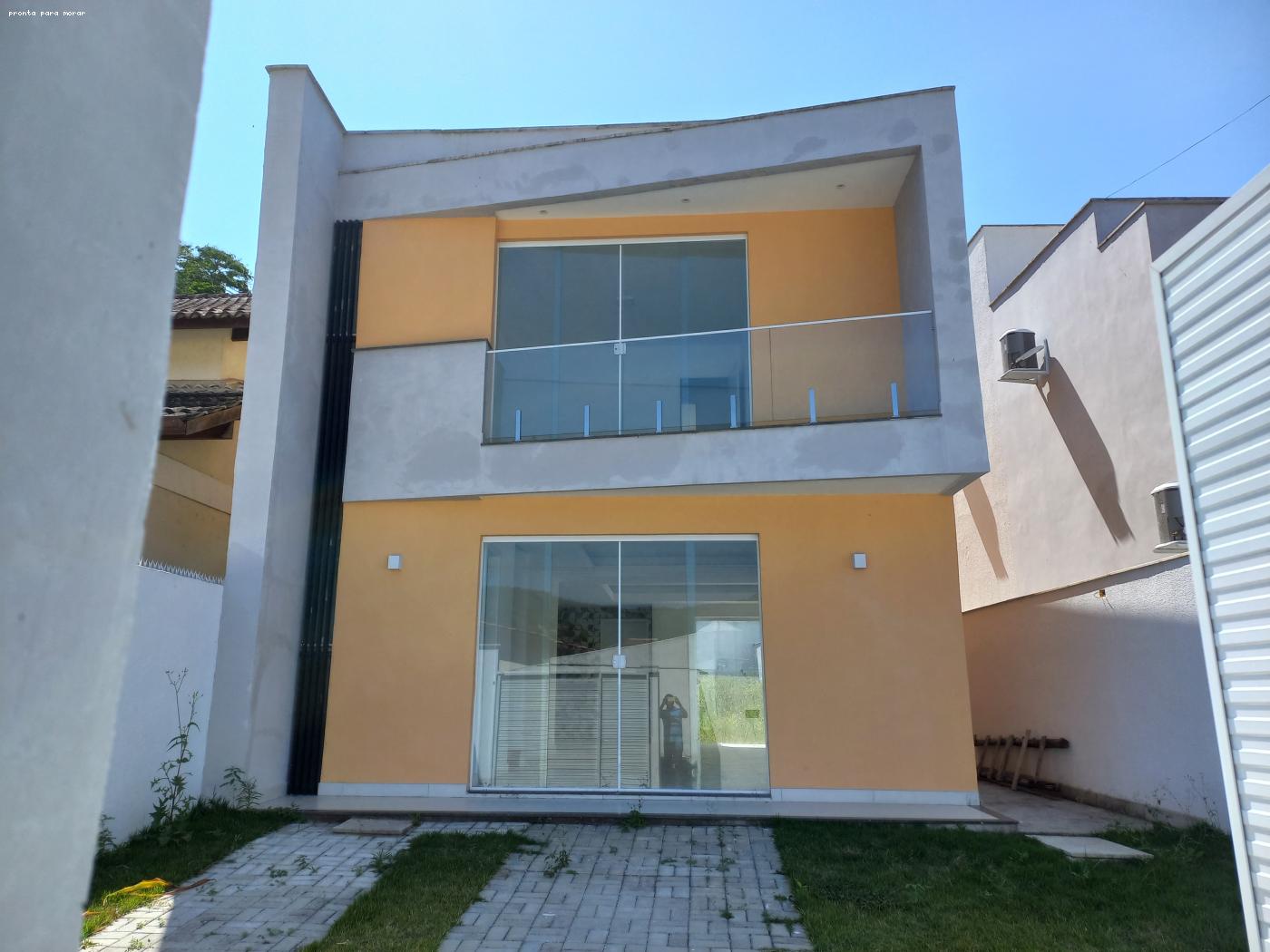 Casa à venda com 3 quartos, 251m² - Foto 1