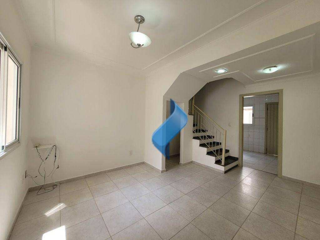 Casa de Condomínio para alugar com 2 quartos, 75m² - Foto 2