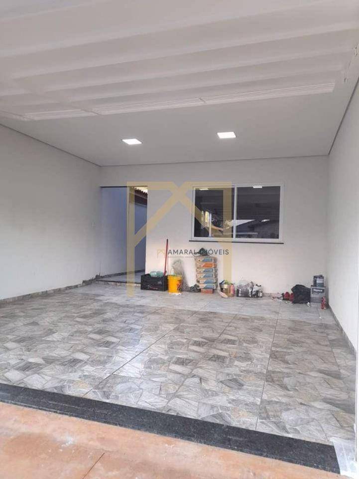 Casa à venda com 2 quartos, 120m² - Foto 1