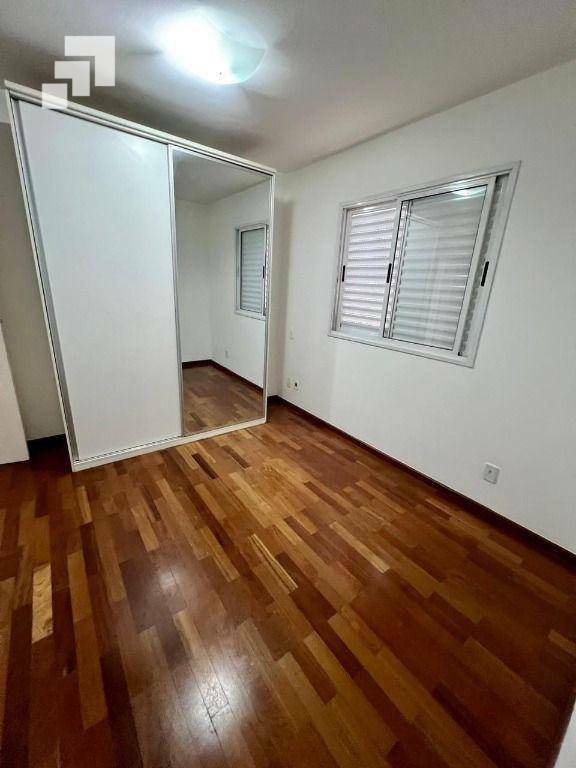 Apartamento para alugar com 4 quartos, 140m² - Foto 5