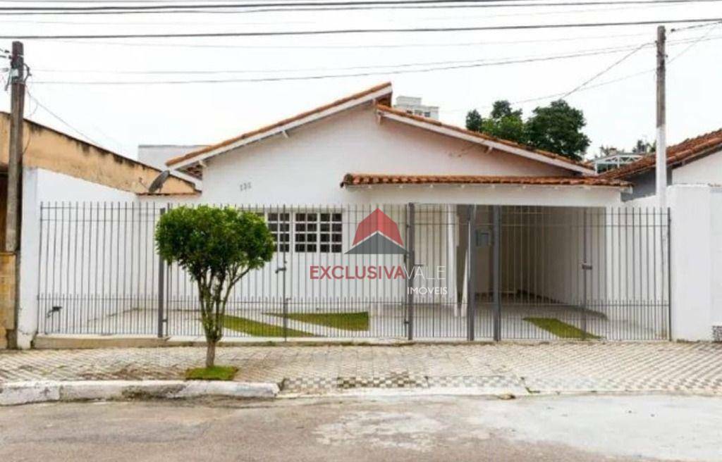 Casa à venda com 3 quartos, 300m² - Foto 1