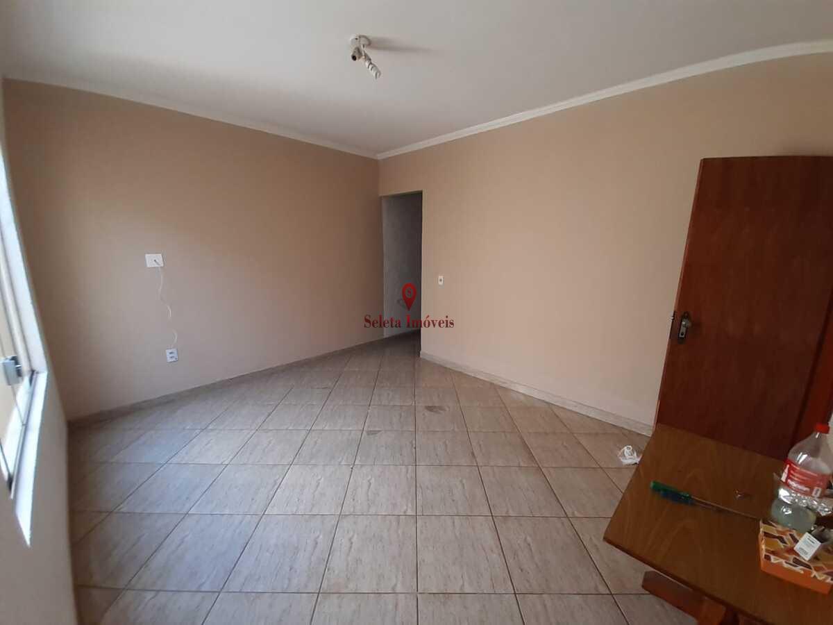 Casa à venda com 3 quartos, 300m² - Foto 4
