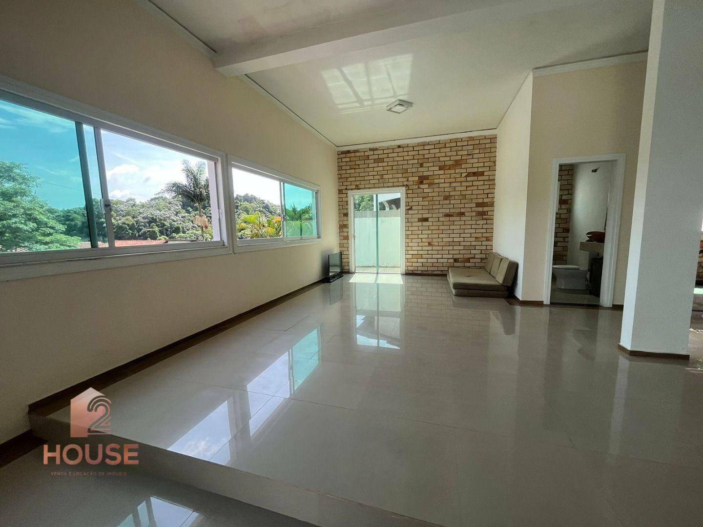 Casa de Condomínio para alugar com 3 quartos, 230m² - Foto 1