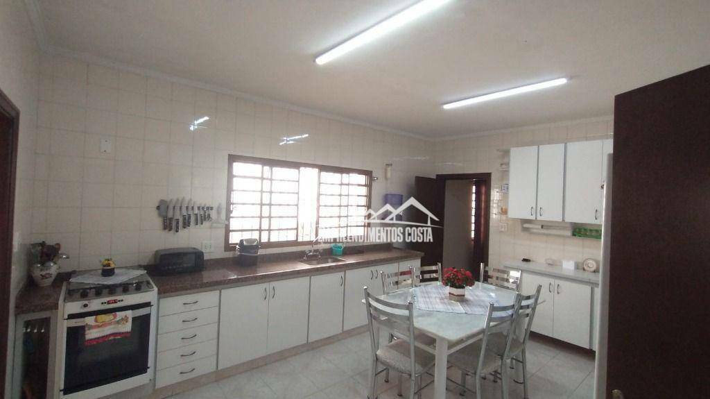 Casa à venda com 3 quartos, 210m² - Foto 19