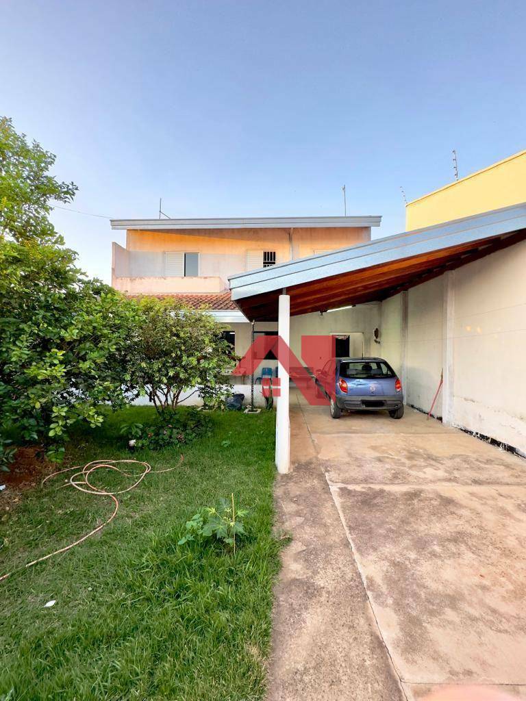 Sobrado à venda com 4 quartos, 245m² - Foto 1