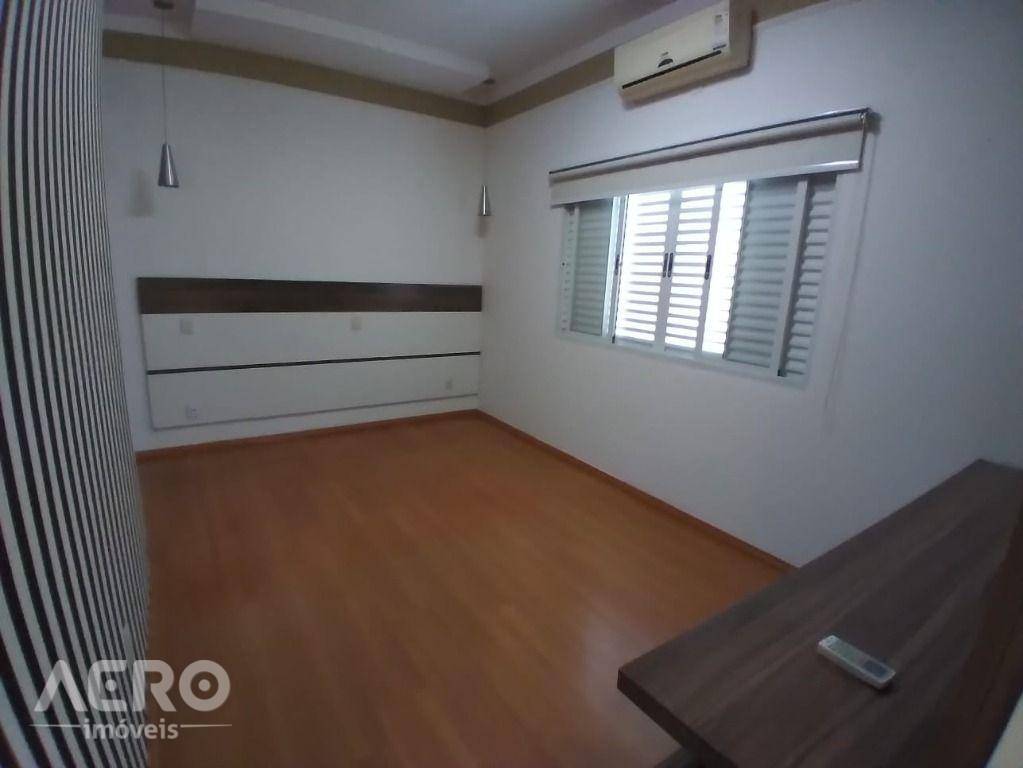 Casa à venda e aluguel com 3 quartos, 230m² - Foto 7