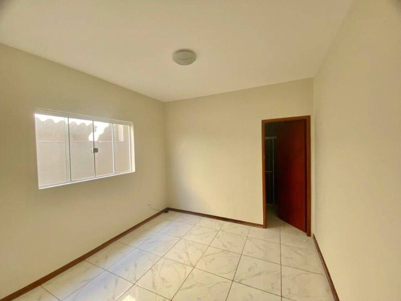 Casa para alugar com 3 quartos, 176m² - Foto 1