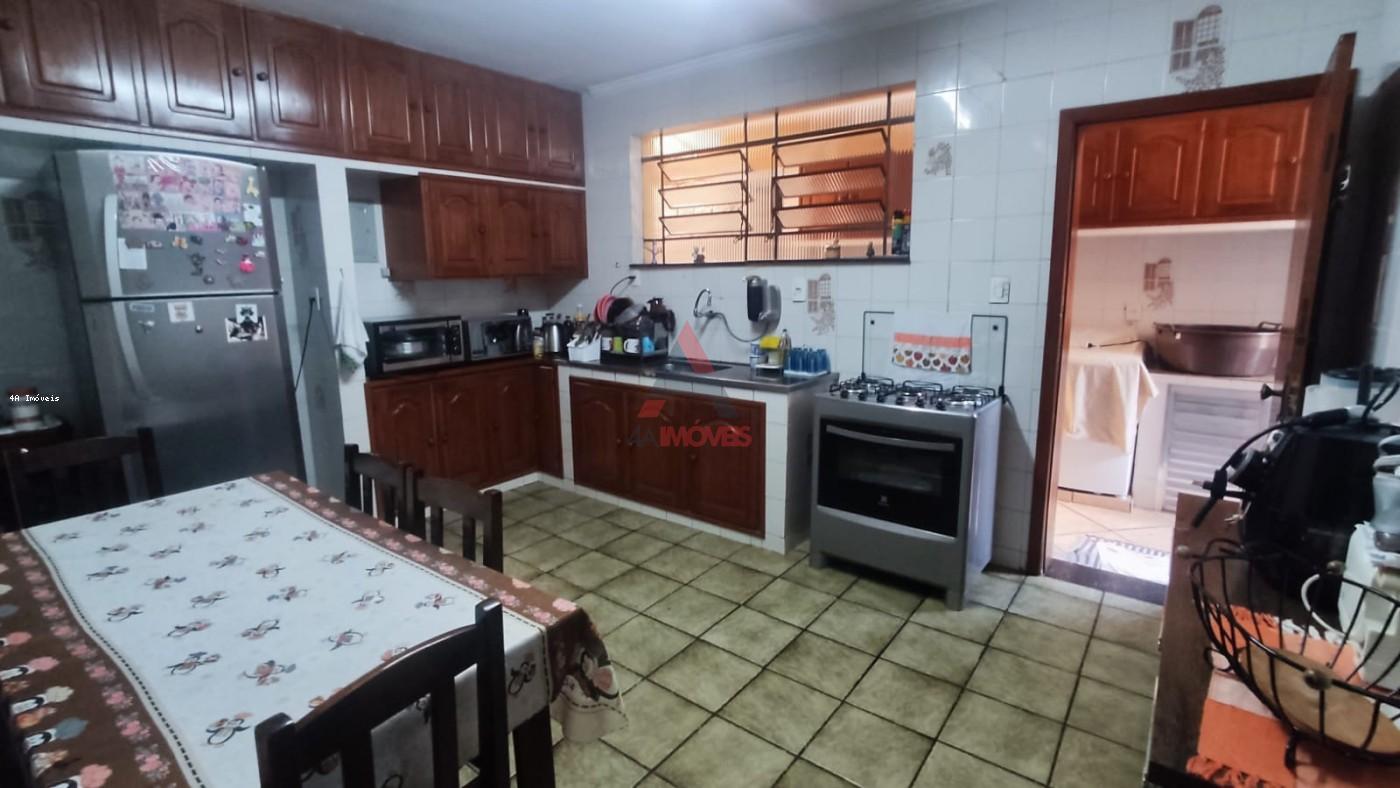 Casa à venda com 5 quartos, 300m² - Foto 16