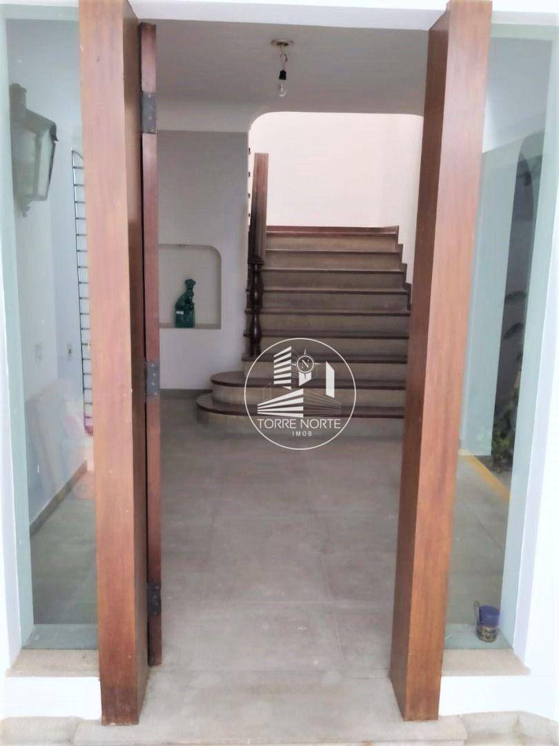 Casa à venda com 4 quartos, 300m² - Foto 3