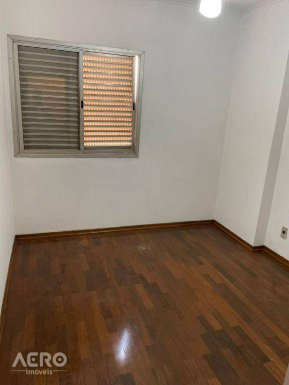 Apartamento à venda com 3 quartos, 107m² - Foto 10