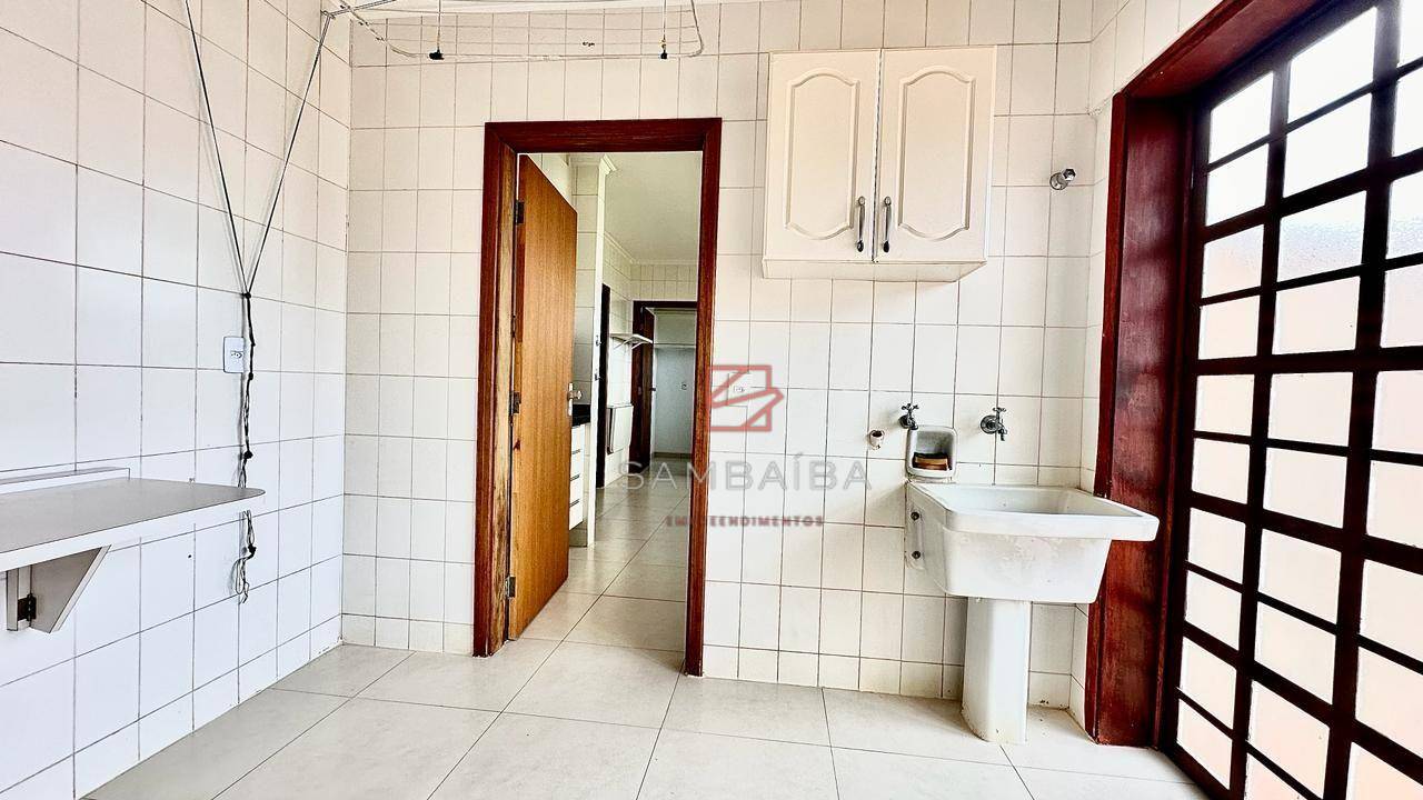 Casa à venda e aluguel com 3 quartos, 350m² - Foto 42