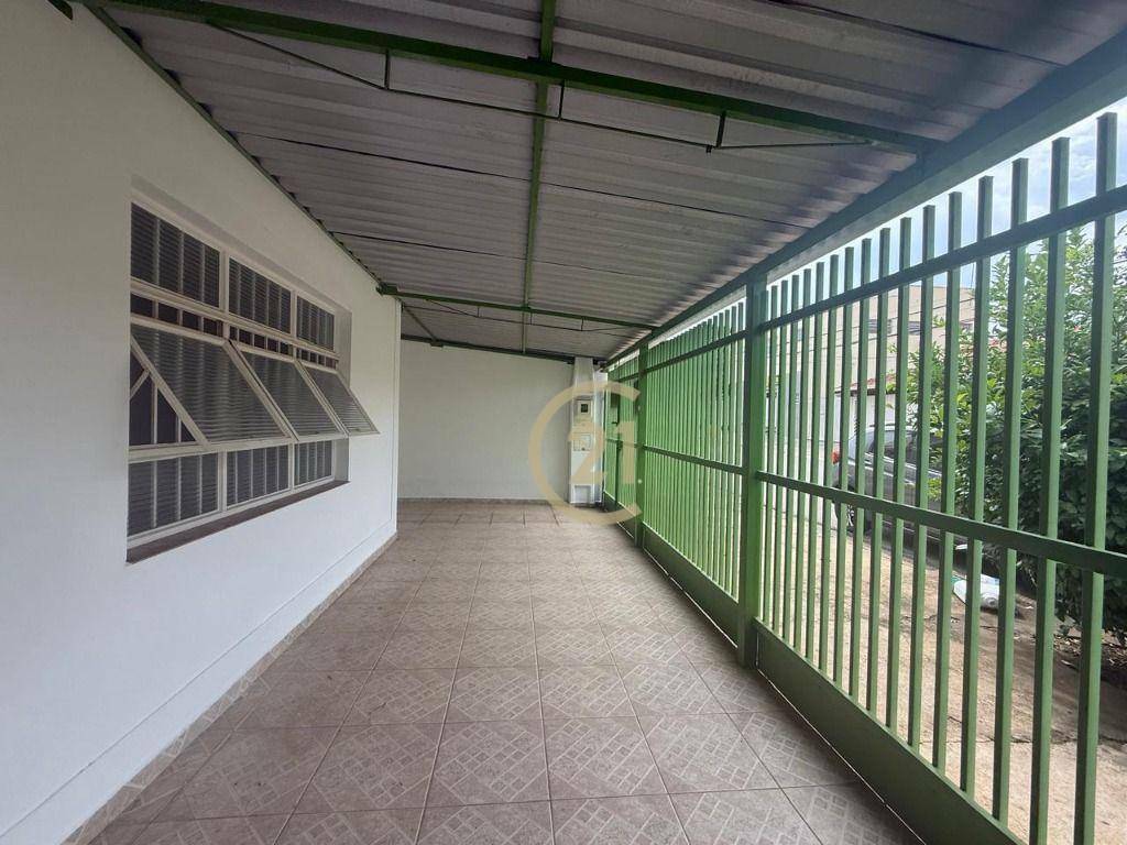 Casa à venda com 3 quartos, 198m² - Foto 27