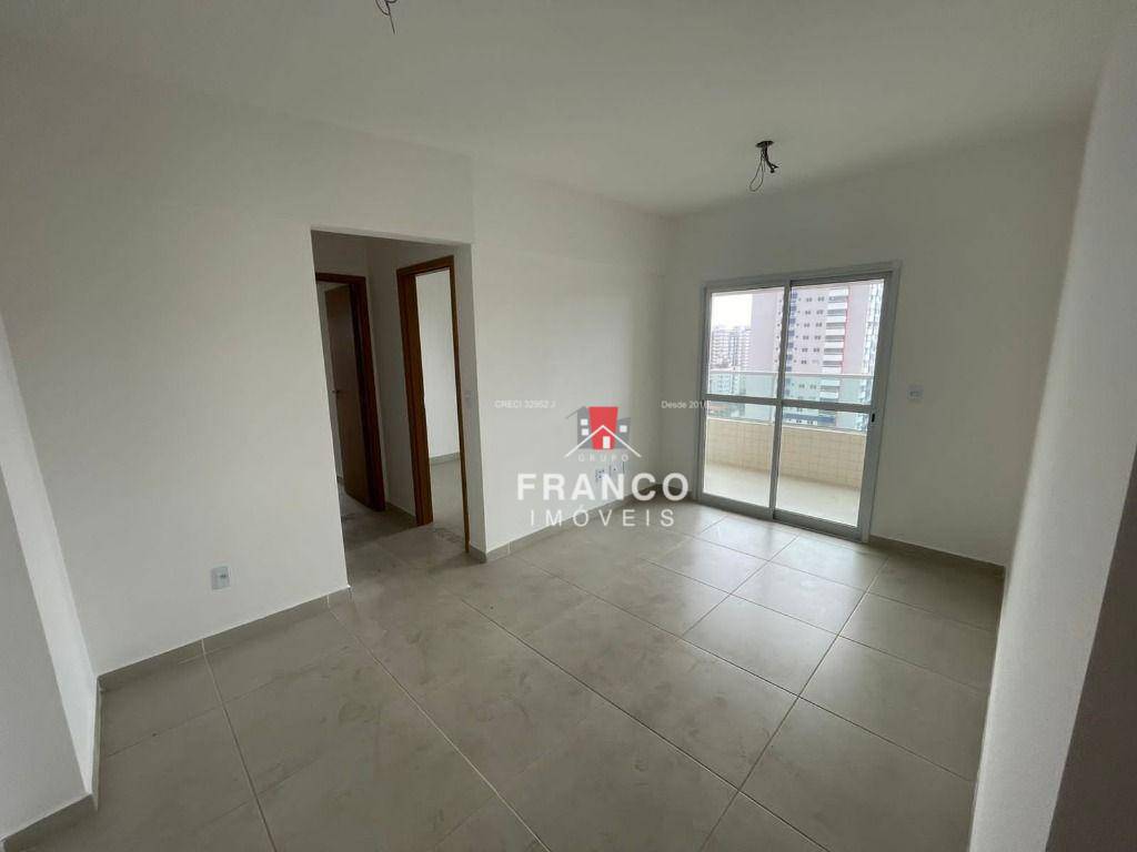 Apartamento à venda com 2 quartos, 70m² - Foto 4