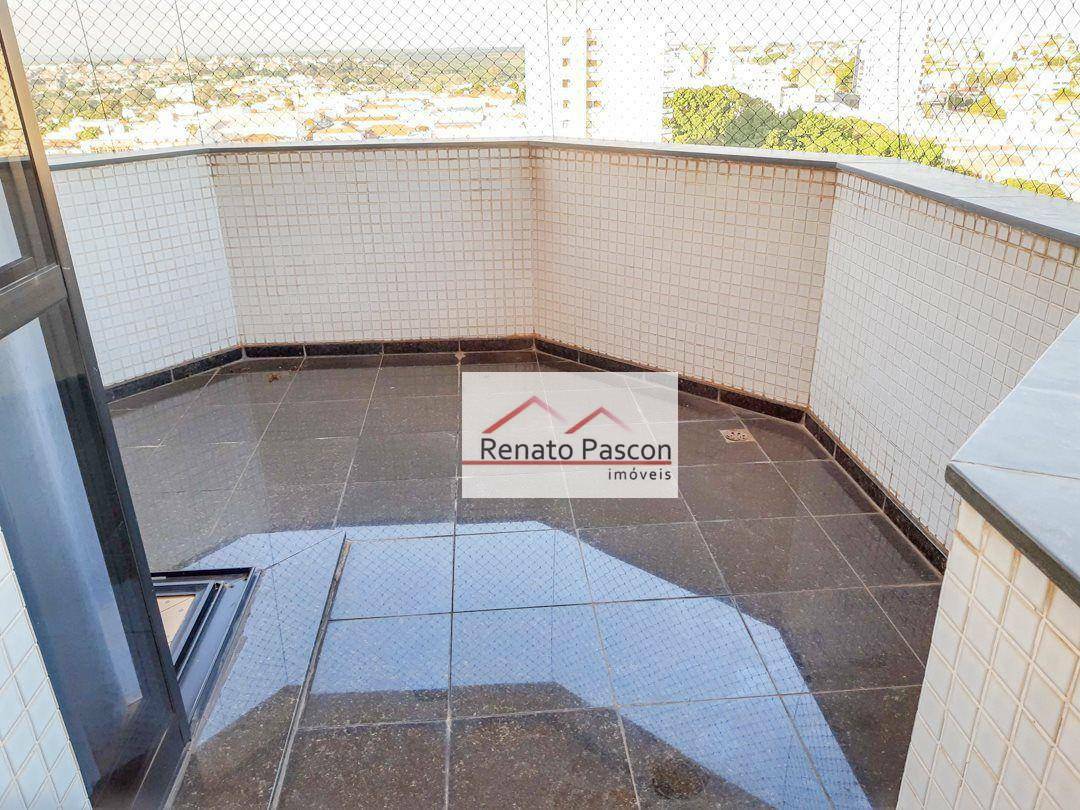 Apartamento à venda com 3 quartos, 209m² - Foto 4