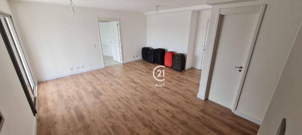 Apartamento à venda com 3 quartos, 115m² - Foto 2